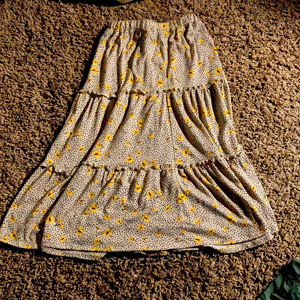 Cute floral maxi skirt:)